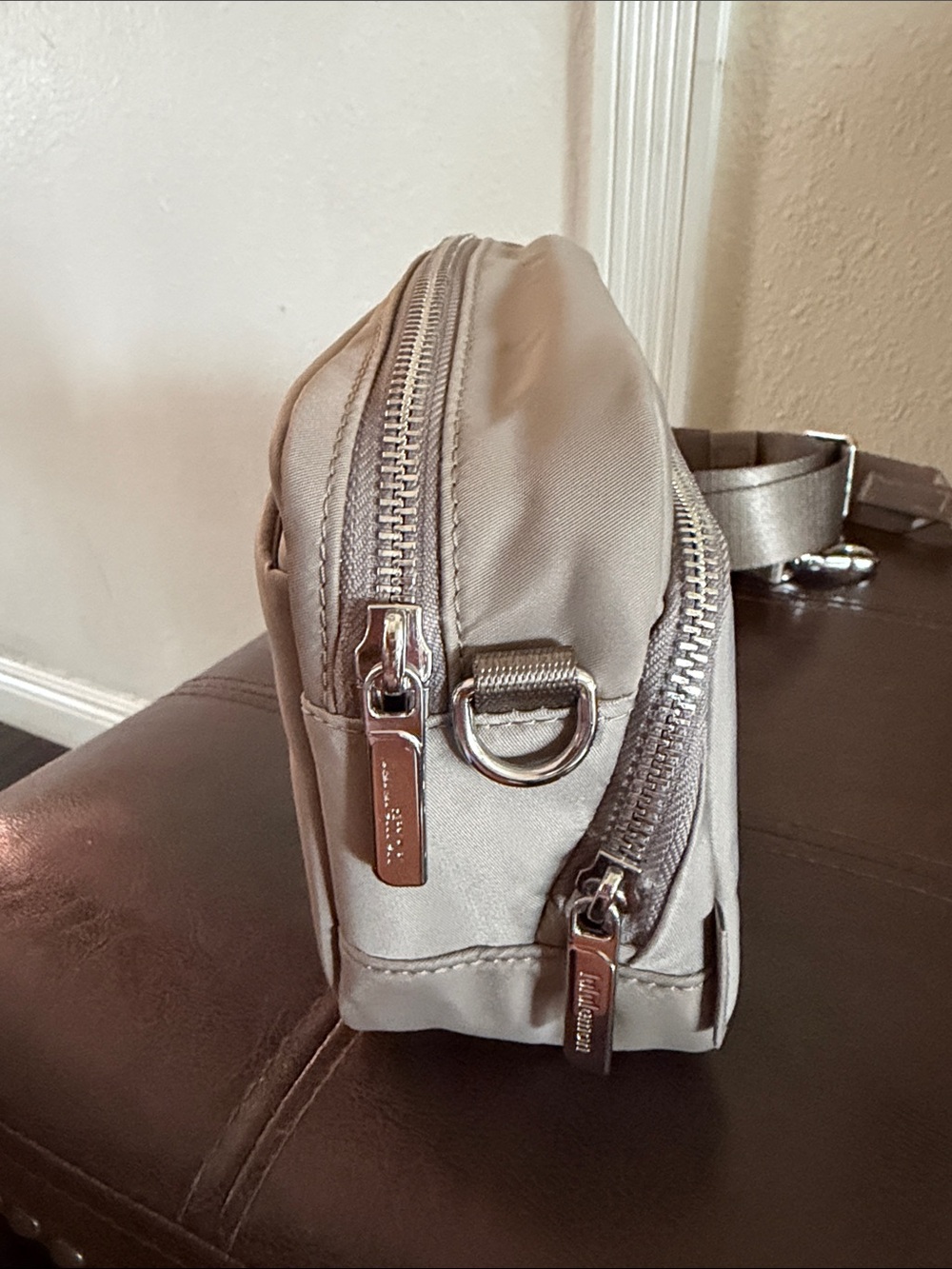 Lululemon Taupe women everywhere Crossbody Bag with Adjustable Strap 2L - Picture 5 of 9